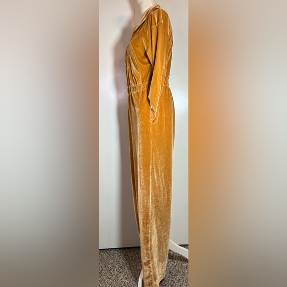 Fabletics Gold Velvet Jumpsuit Long Sleeves and Elastic Waist Women’s Size M - Picture 3 of 9